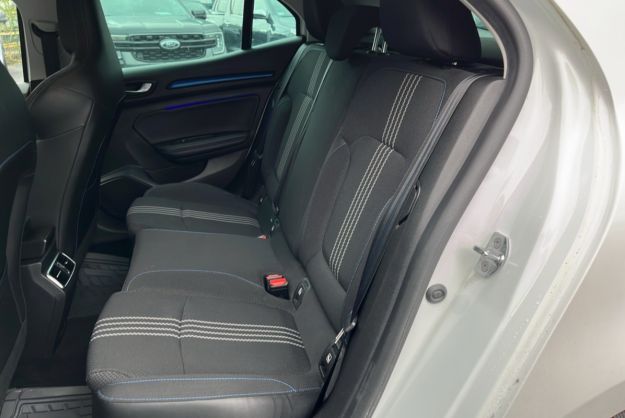 RENAULT MEGANE TCE 130 GT-LINE BLANC NACRE