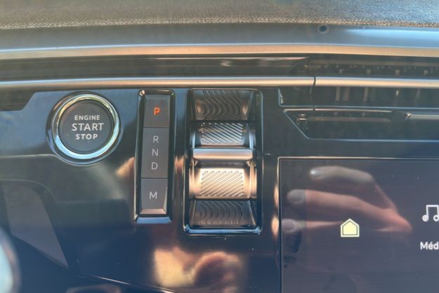 PEUGEOT 5008 HYBRID 145 E-DCS6 ALLURE PLUS