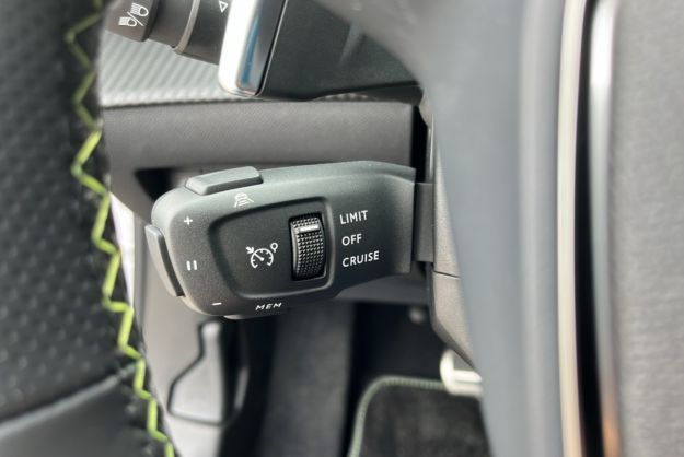 PEUGEOT 2008 HYBRID 145 E-DSC6 GT VISION