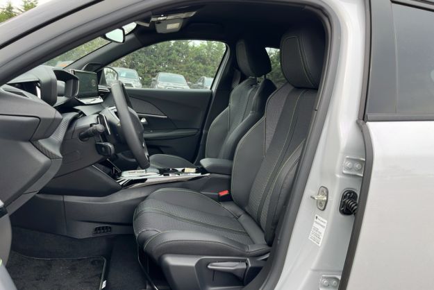 PEUGEOT 2008 HYBRID 145 E-DSC6 GT VISION