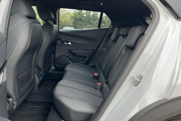 PEUGEOT 2008 HYBRID 145 E-DSC6 GT VISION