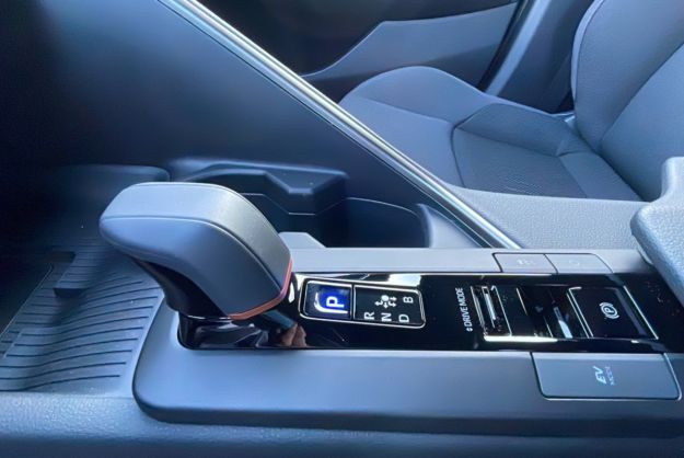 TOYOTA C-HR 1.8 HYBRID140 DESIGN PK HIVER