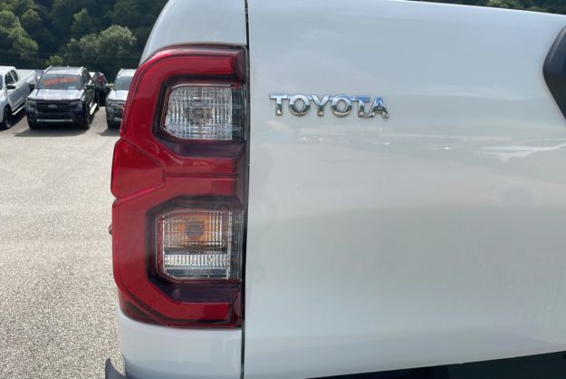 TOYOTA HILUX X-TRA D-4D 204 INVINCIBLE