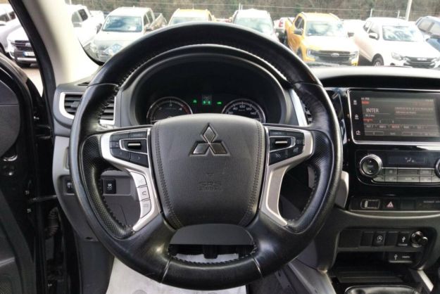 MITSUBISHI L200 2.4 DI-D 181 BLACK EDITION HDTOP