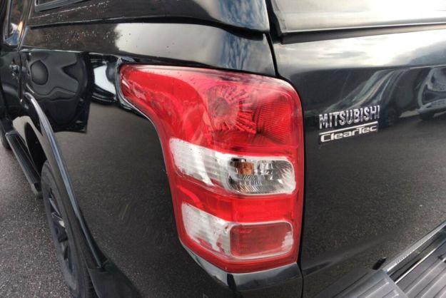 MITSUBISHI L200 2.4 DI-D 181 BLACK EDITION HDTOP