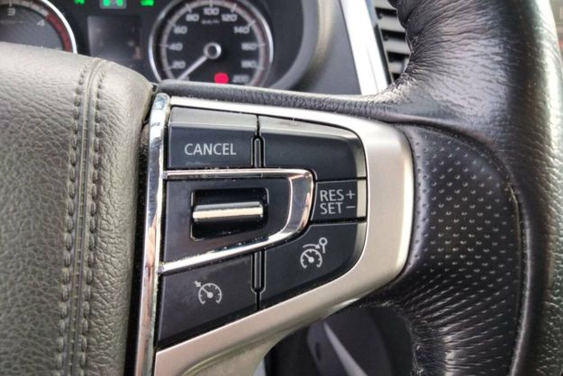 MITSUBISHI L200 2.4 DI-D 181 BLACK EDITION HDTOP