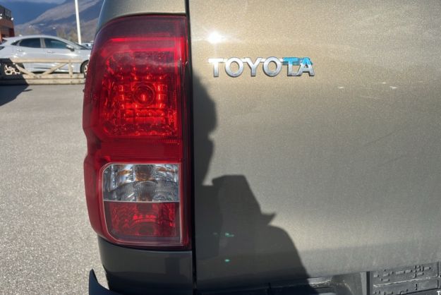 TOYOTA HILUX 2.8 D4-D 204 BVA LEGENDE 4PL