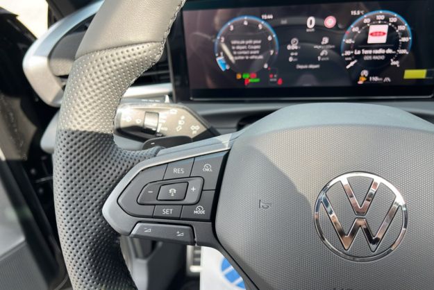 VOLKSWAGEN T-ROC ETSI 150 DSG7 R-LINE PLUS