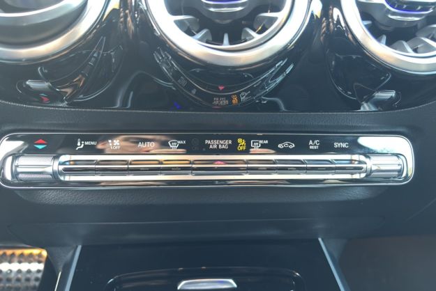 MERCEDES-BENZ GLA 200D 8G-DCT AMG LINE