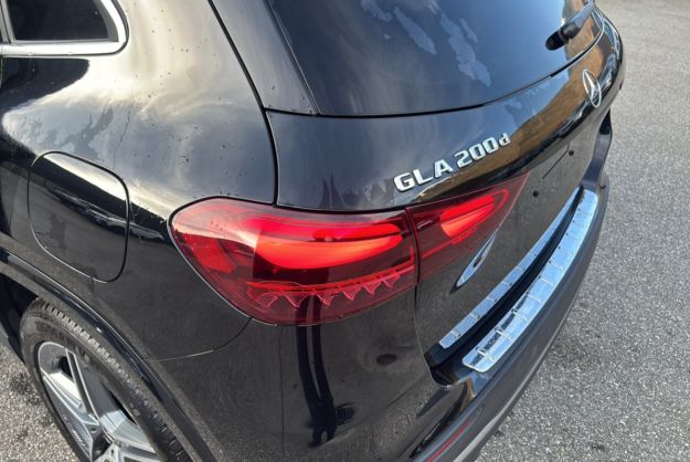 MERCEDES-BENZ GLA 200D 8G-DCT AMG LINE