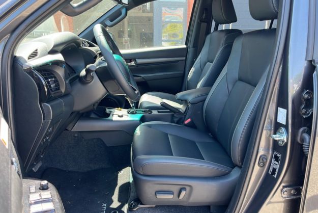 TOYOTA HILUX 2.8 204 BVA INVINCIBLE 4PL