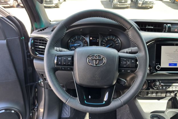 TOYOTA HILUX 2.8 204 BVA INVINCIBLE 4PL