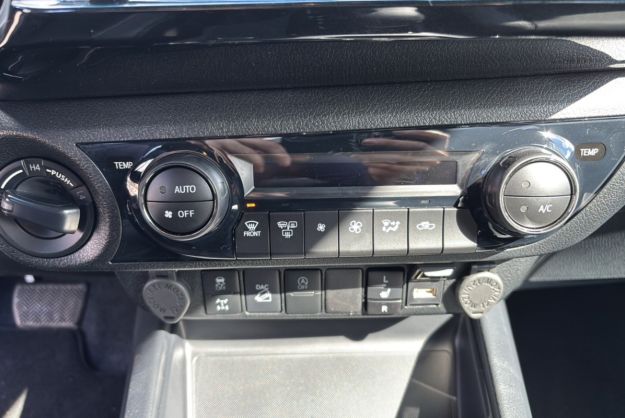 TOYOTA HILUX 2.8 204 BVA INVINCIBLE 4PL