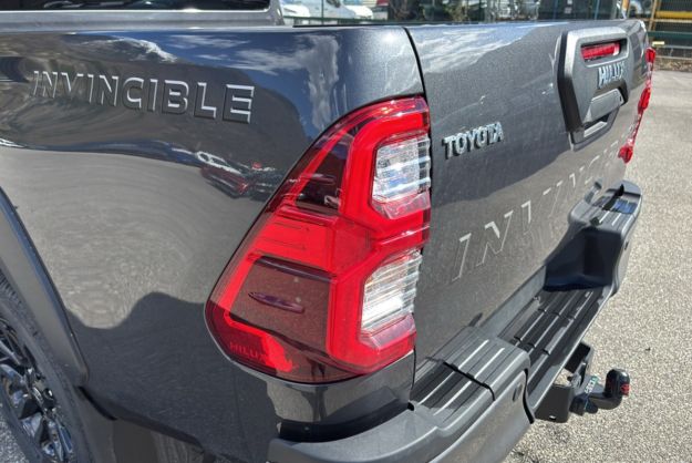 TOYOTA HILUX 2.8 204 BVA INVINCIBLE 4PL