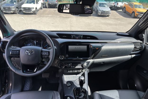 TOYOTA HILUX 2.8 204 BVA INVINCIBLE 4PL