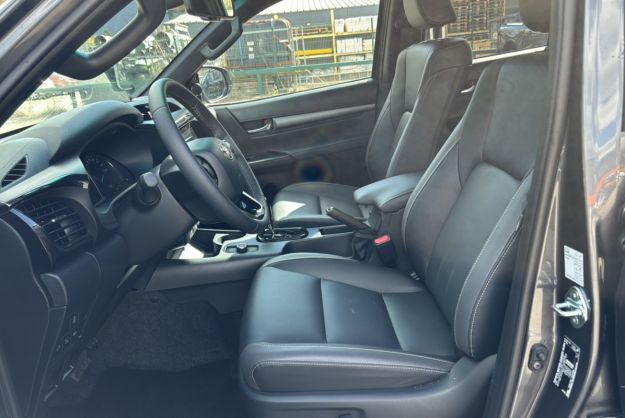 TOYOTA HILUX 2.8 204 BVA INVINCIBLE 4PL