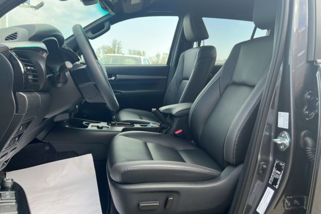 TOYOTA HILUX 2.8 204 BVA INVINCIBLE 4PL