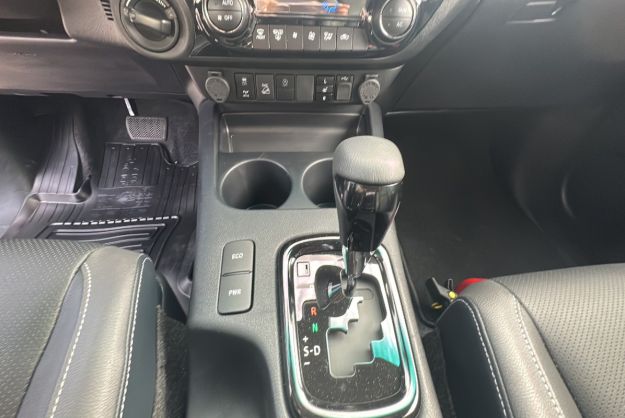 TOYOTA HILUX 2.8 204 BVA INVINCIBLE 4PL