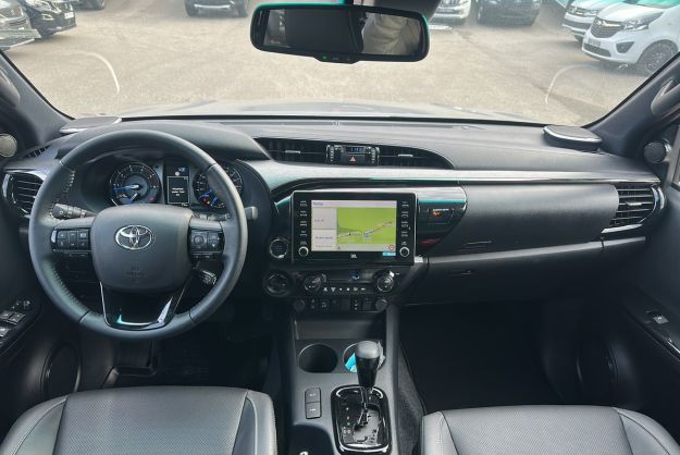 TOYOTA HILUX 2.8 204 BVA INVINCIBLE 4PL