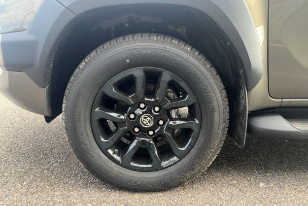 TOYOTA HILUX 2.8 204 BVA INVINCIBLE 4PL