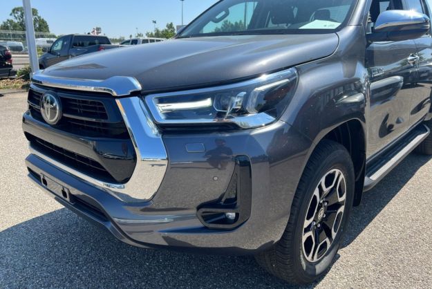 TOYOTA HILUX 2.8 D4-D 204 BVA EXECUTIVE 4PL