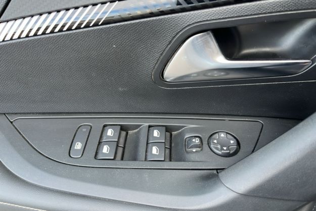 PEUGEOT 2008 130 EAT8 ALLURE SURÉQUIPÉ