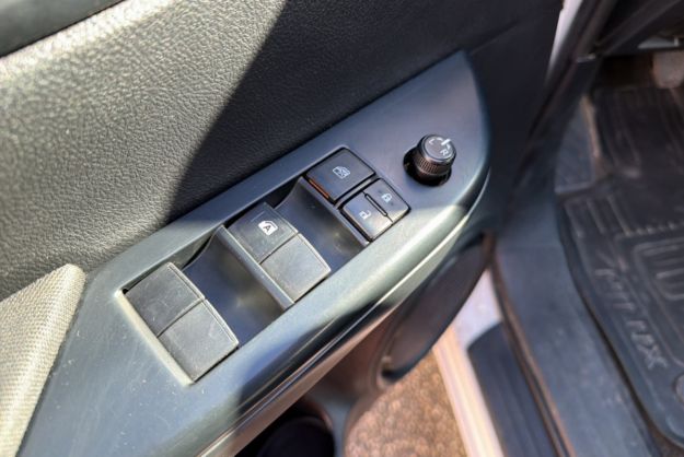 TOYOTA HILUX LECAP 2.4 D-4D 150 DOUBLE CABINE