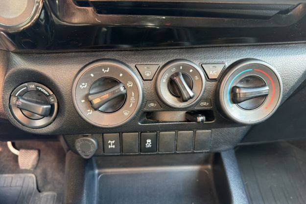 TOYOTA HILUX LECAP 2.4 D-4D 150 DOUBLE CABINE