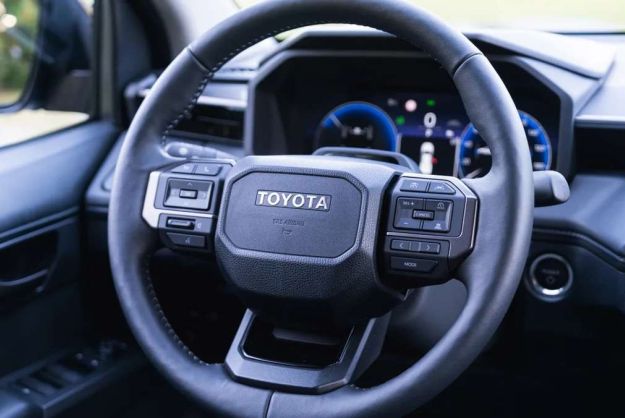 TOYOTA HILUX NEW 2.8 204 BVA CONFORT 4PL