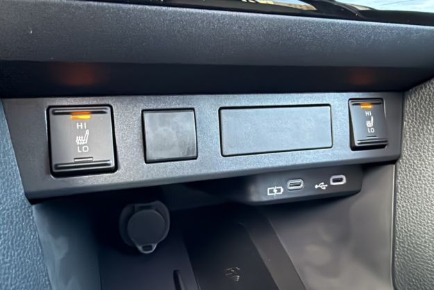 TOYOTA YARIS CROSS HYBRIDE 130 4WD DESIGN