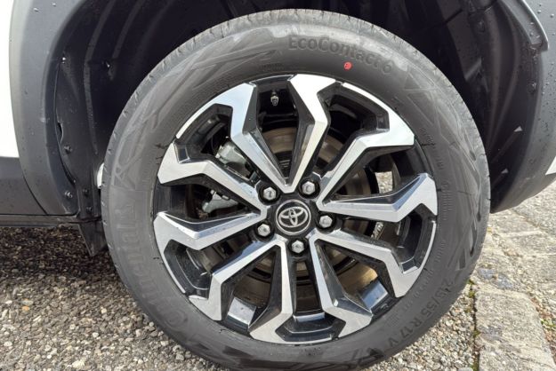 TOYOTA YARIS CROSS HYBRIDE 130 4WD DESIGN