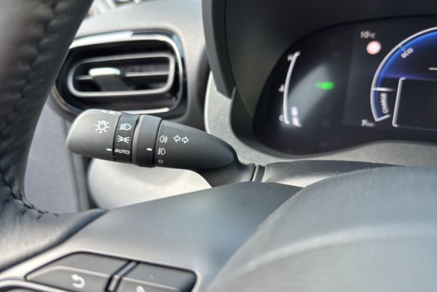 TOYOTA YARIS CROSS HYBRIDE 130 4WD DESIGN