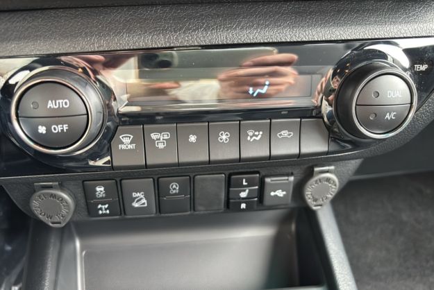 TOYOTA HILUX X-TRA D-4D 204 BVA INVINCIBLE