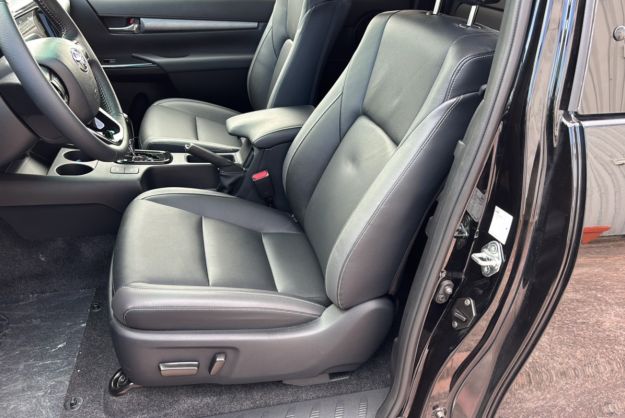 TOYOTA HILUX X-TRA D-4D 204 BVA INVINCIBLE