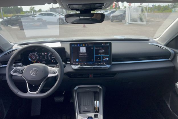 VOLKSWAGEN T-ROC ETSI 150 DSG LIFE PLUS