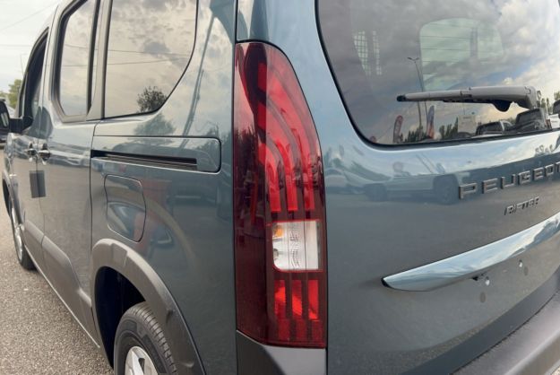 PEUGEOT RIFTER BLUEHDI 130 EAT8 ALLURE