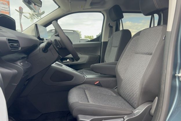 PEUGEOT RIFTER BLUEHDI 130 EAT8 ALLURE