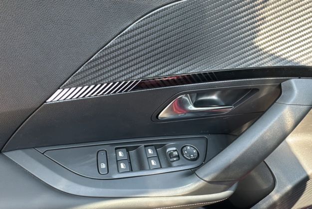 PEUGEOT 2008 HYBRID 145 E-DSC6 ALLURE PLUS