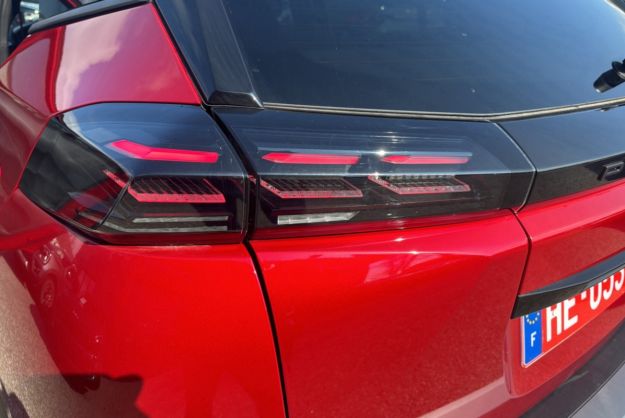 PEUGEOT 2008 HYBRID 145 E-DSC6 ALLURE PLUS