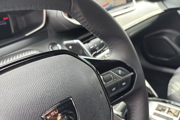 PEUGEOT 2008 HYBRID 145 E-DSC6 ALLURE PLUS