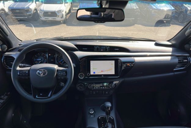 TOYOTA HILUX 2.8 204 BVA INVINCIBLE 4PL