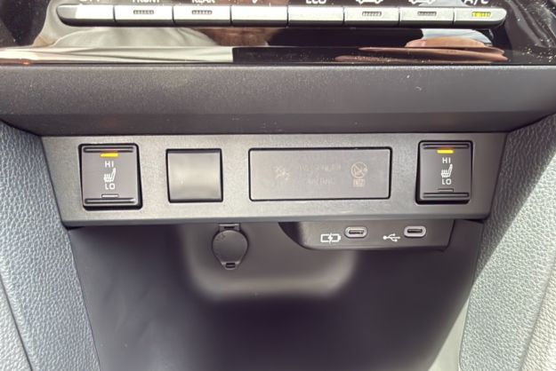 TOYOTA YARIS CROSS HYBRIDE 130 2WD DESIGN