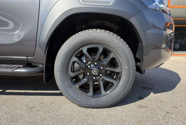 TOYOTA HILUX 2.8 204 BVA INVINCIBLE 4PL
