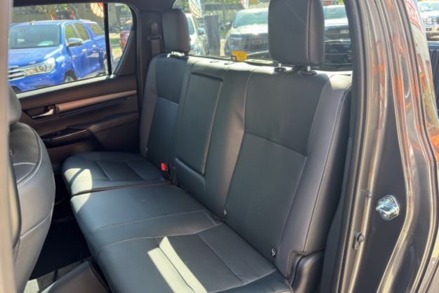 TOYOTA HILUX 2.8 204 BVA INVINCIBLE 4PL