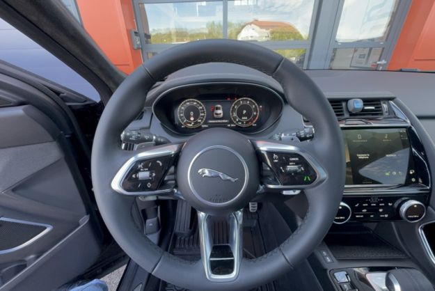 JAGUAR E-PACE 2.0 200 HSE 4X4 R-DYNAMIC E85