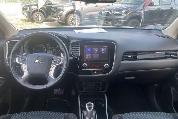 MITSUBISHI OUTLANDER 2.4 PHEV 224 4WD BUSINESS