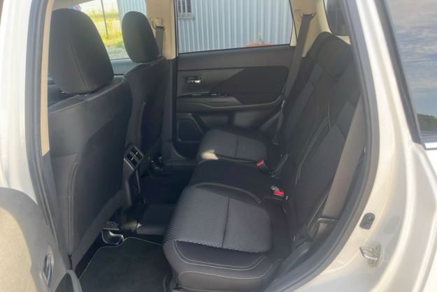 MITSUBISHI OUTLANDER 2.4 PHEV 224 4WD BUSINESS