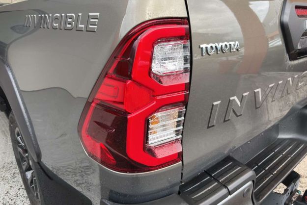 TOYOTA HILUX 2.8 204 BVA INVINCIBLE 4PL