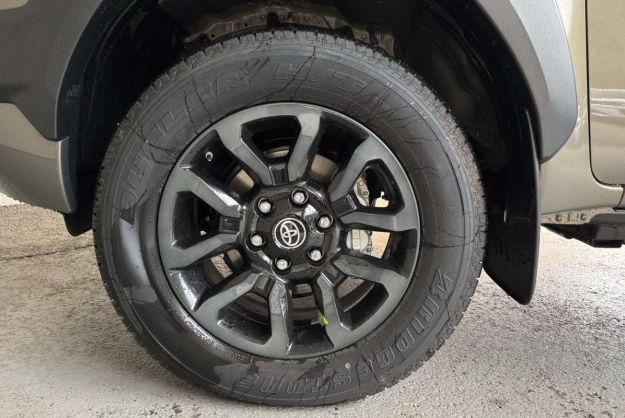 TOYOTA HILUX 2.8 204 BVA INVINCIBLE 4PL
