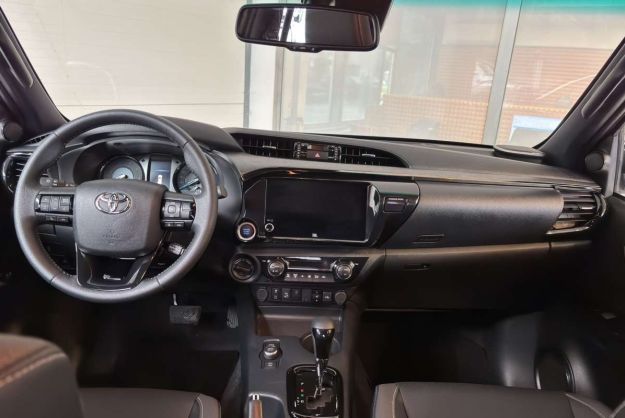 TOYOTA HILUX 2.8 204 BVA INVINCIBLE 4PL